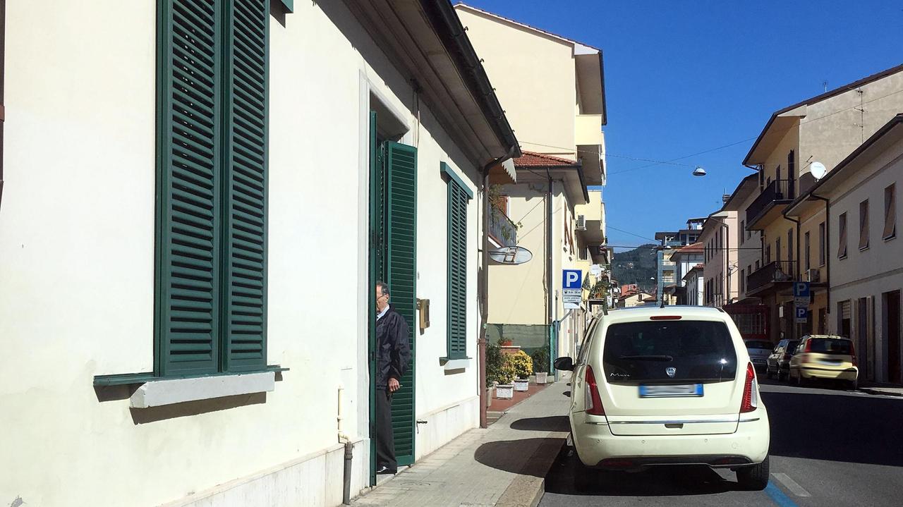 Serata di terrore per due anziani coniugi rapinati nella loro abitazione (foto Nucci)