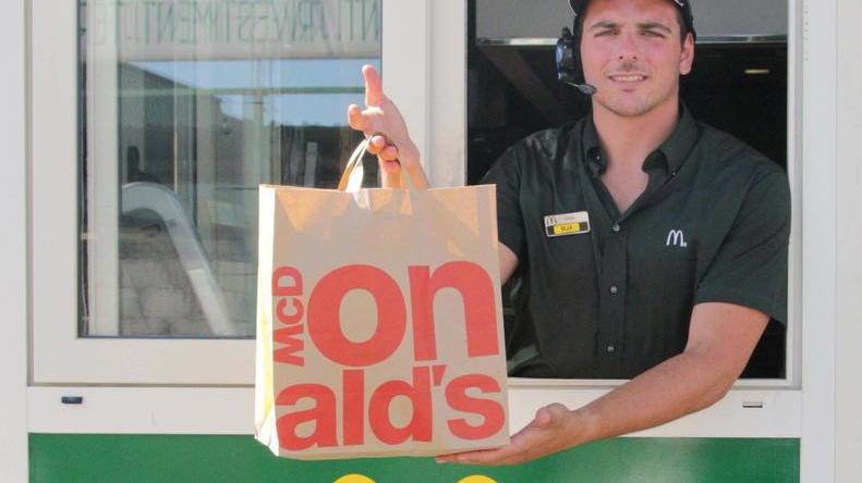 Apre il nuovo Mc Donald’s e assume venti persone