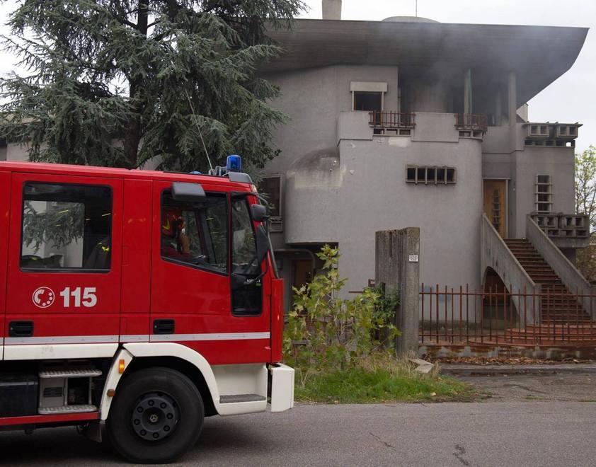Rogo in una villa acceso dai vandali