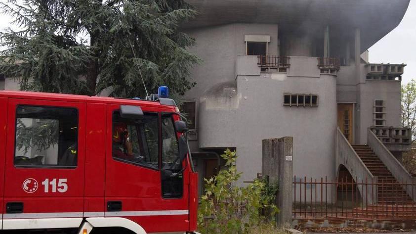 Rogo in una villa acceso dai vandali