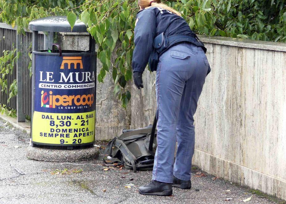 Allarme per uno zaino abbandonato