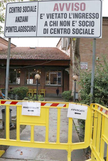 Via Savonuzzi transennata, dalle ore 8 filtraggio e possibili code