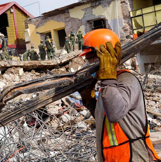 Cecilia Camellini e Matteo Poli in Messico durante il terremoto