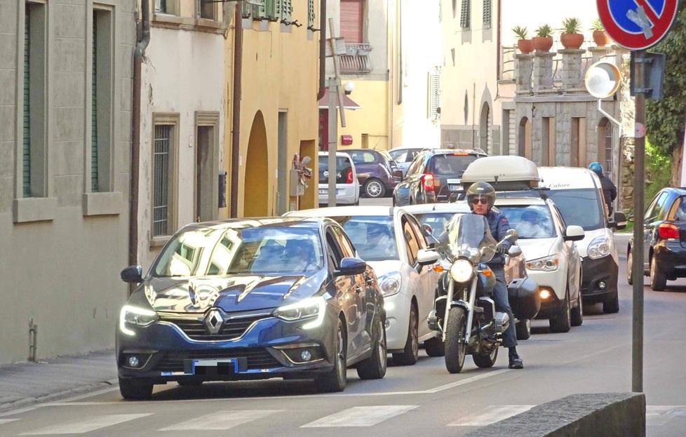 Si viene multati anche se si supera la linea dello stop al semaforo