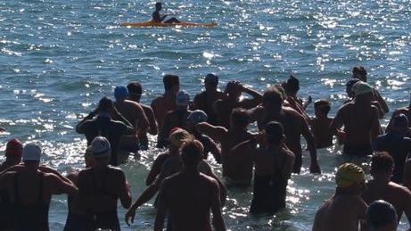 Nuoto, tornano i fondisti del «Miglio sotto le apuane»