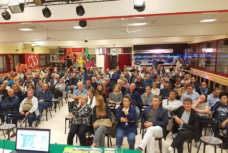È scontro su Piazza Garibaldi pedonale