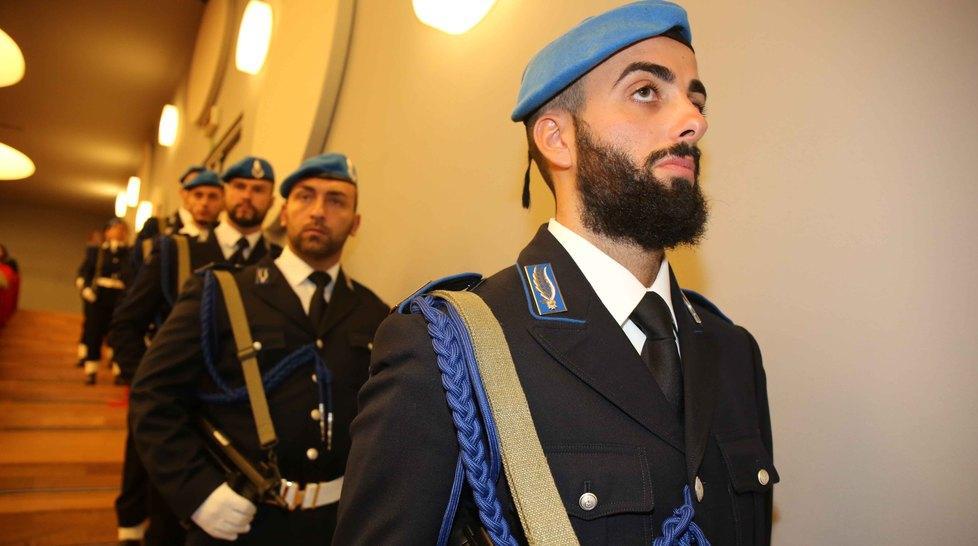 Polizia penitenziaria sotto stress, i sindacati: «Non c’è nulla da festeggiare» 