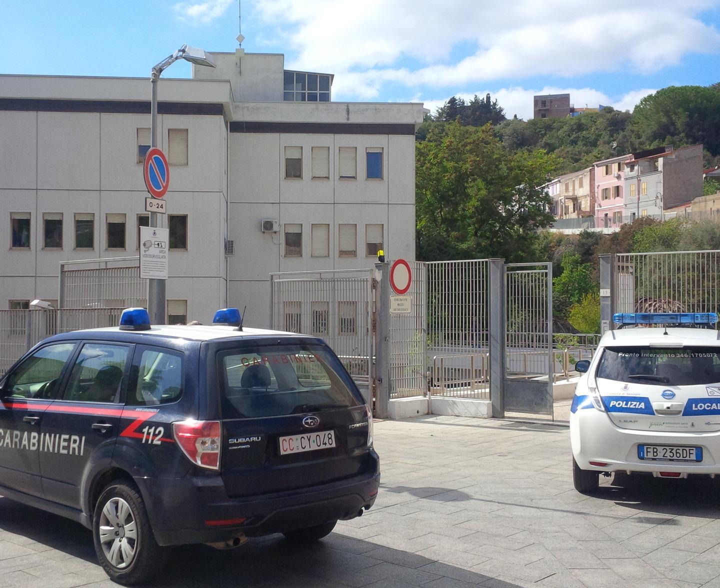 Minaccia di uccidersi in Comune 