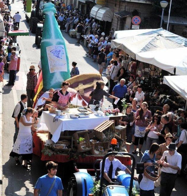Sagra dell’uva al gran finale a Castelvetro con la sfilata dei Carri di Bacco 