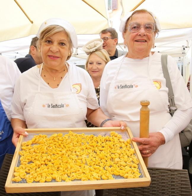 “Tortellino in piazza”: pranzo in S. Francesco a Modena per 300 commensali 