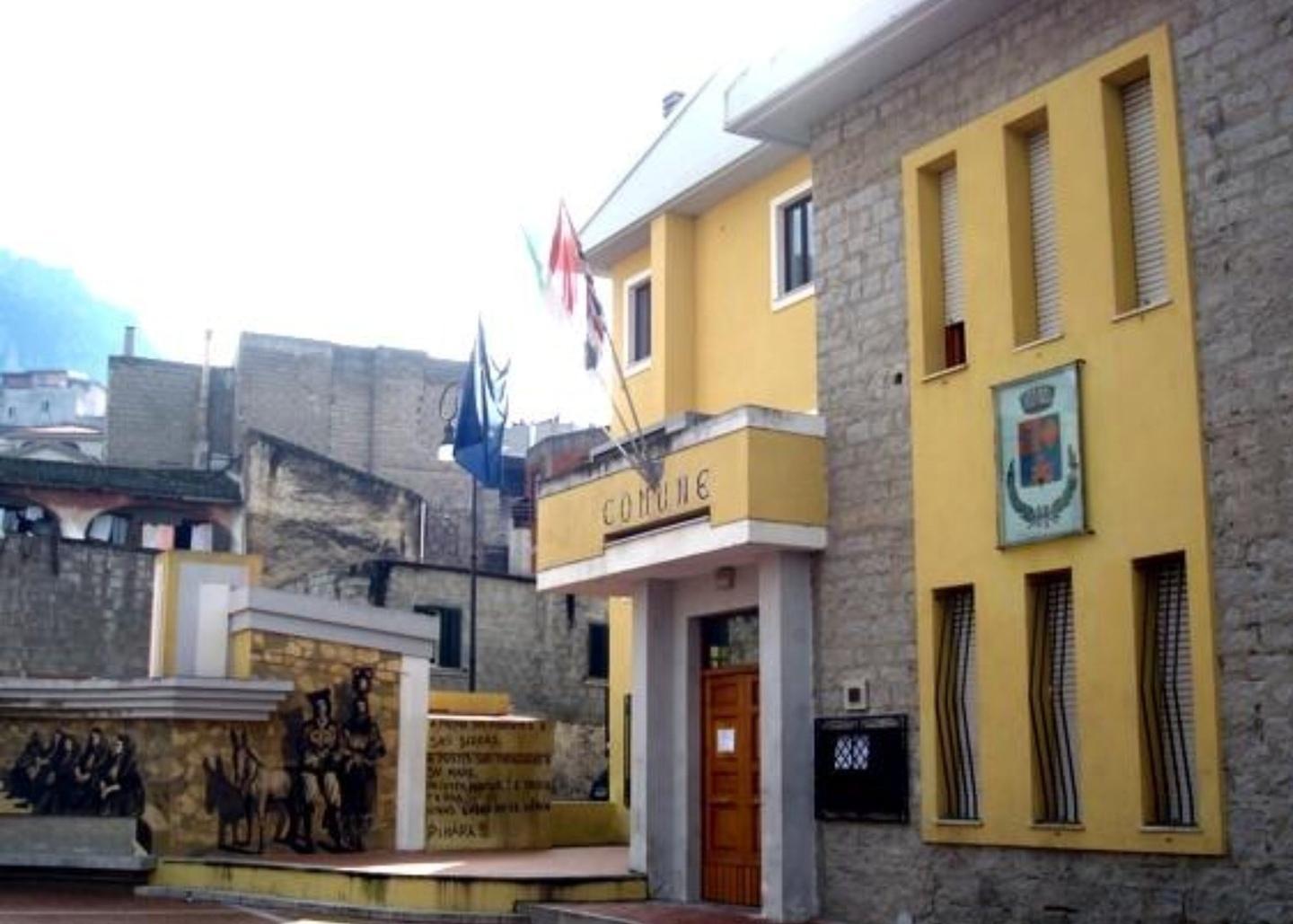 Oliena, la Regione scioglie il Consiglio comunale