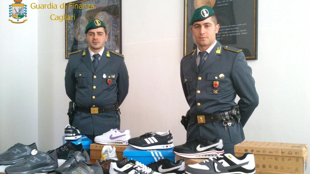 Cagliari, sequestrata merce contraffatta a due ambulanti senegalesi