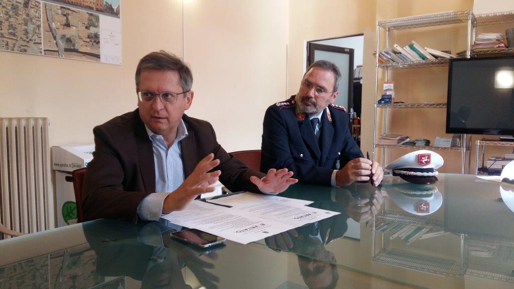 Il sindaco Marco Filippeschi e il comandante dei vigili urbani Michele Stefanelli