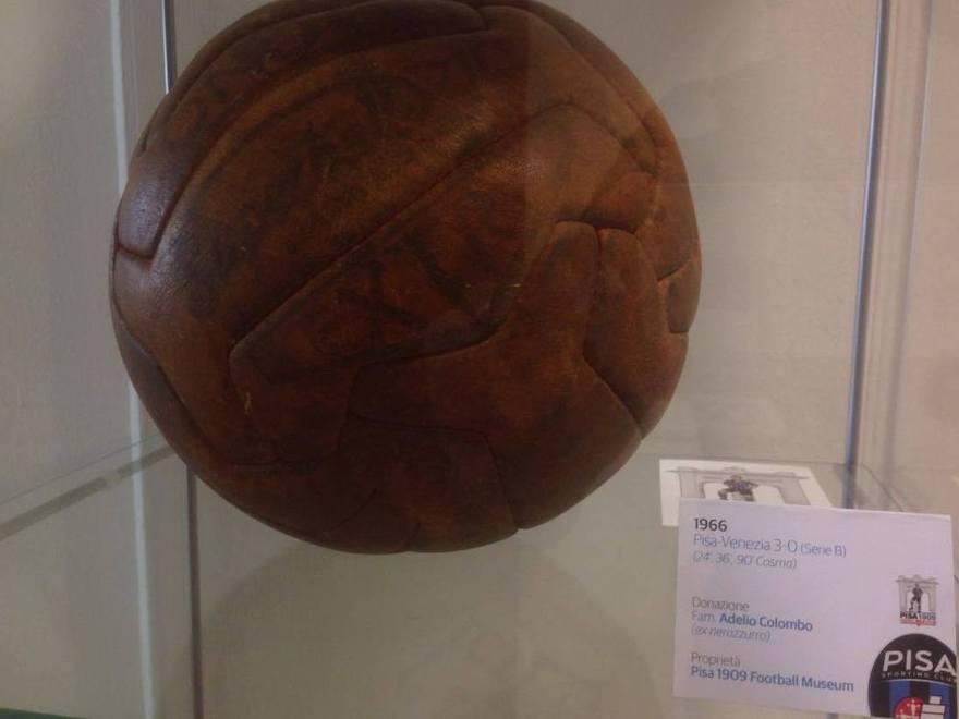 I cimeli storici dei nerazzurri esposti in sede in attesa del Football Museum