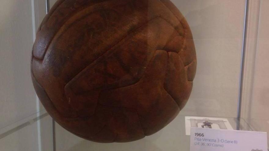 I cimeli storici dei nerazzurri esposti in sede in attesa del Football Museum