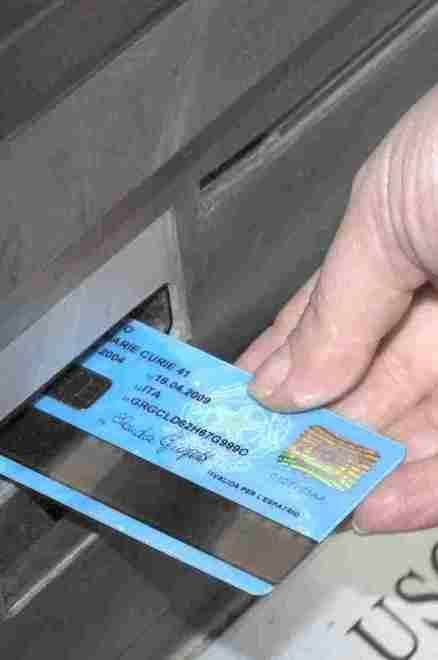 All’anagrafe arriva la carta d’identità elettronica