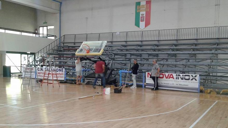 «Palasport, solo ora si nota il degrado?»