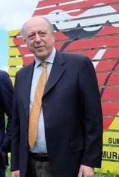 Il sindaco tra le autorità, il vice nel prato