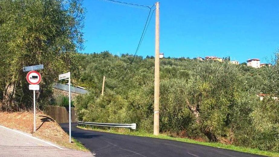 Strada dissestata riasfaltata con 80mila euro