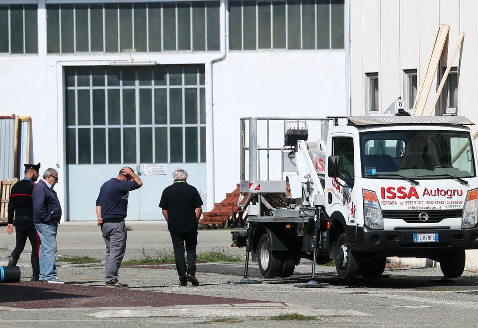 Operaio cade dal tetto, è grave 