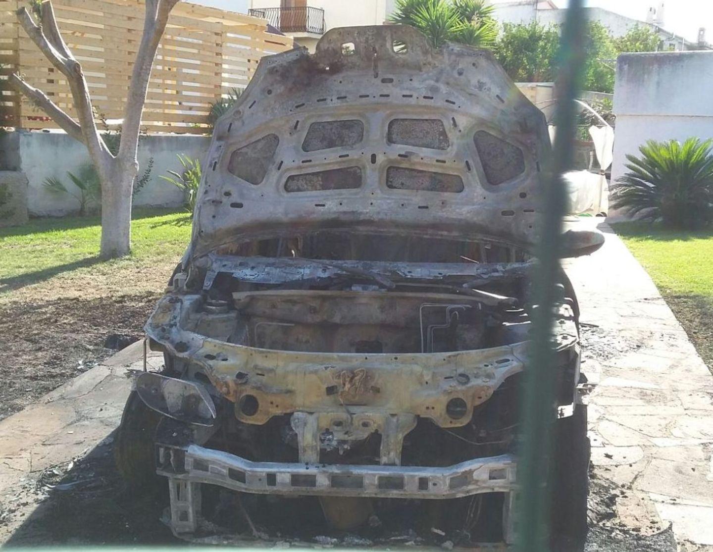 Fuoco nella villa destinata ai profughi 