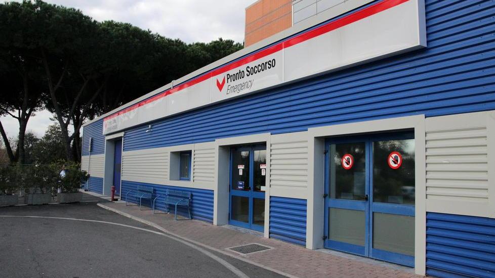 Soccorsa dopo un incidente stradale a Viareggio: "Sono stata violentata"
