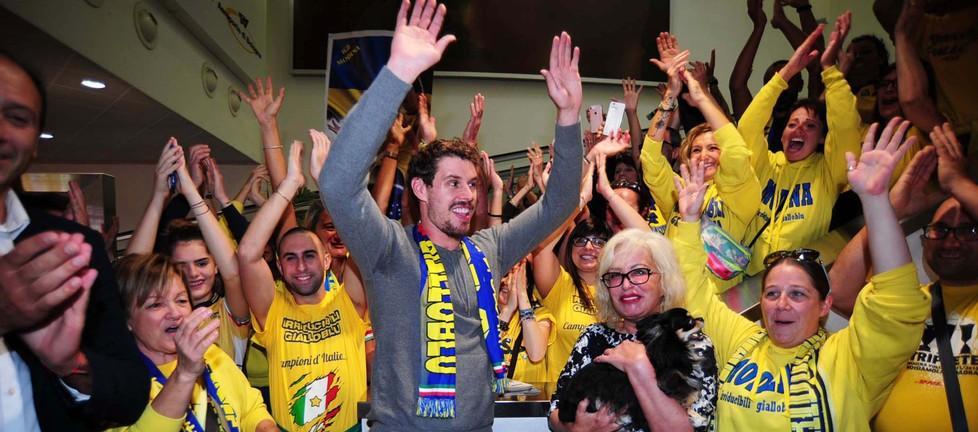 Oltre 100 tifosi a Bologna per accogliere Bruninho 