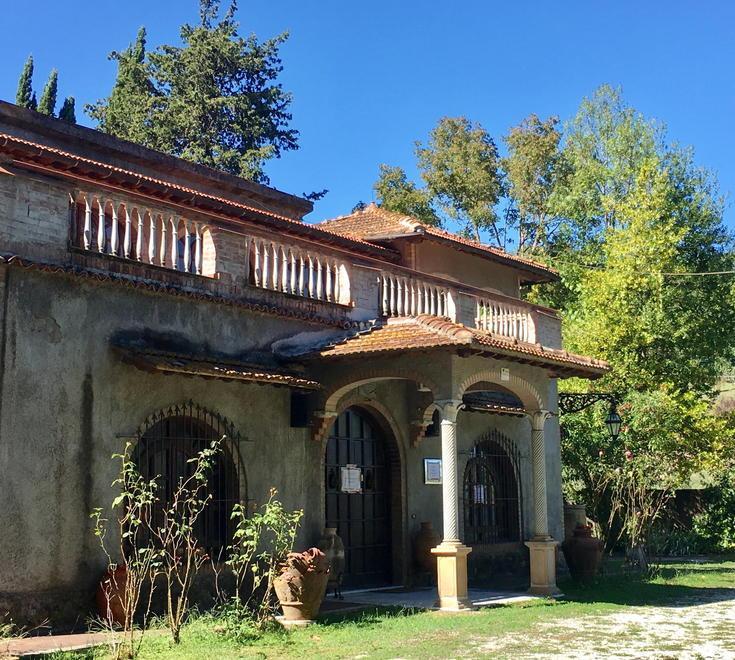 L’immobile che ospita il Club 230 nel comune di Casciana Terme