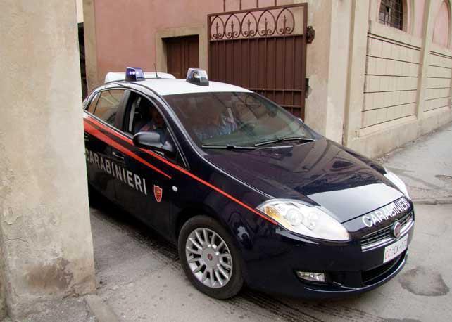 Sullo scooter col fucile, due arresti 