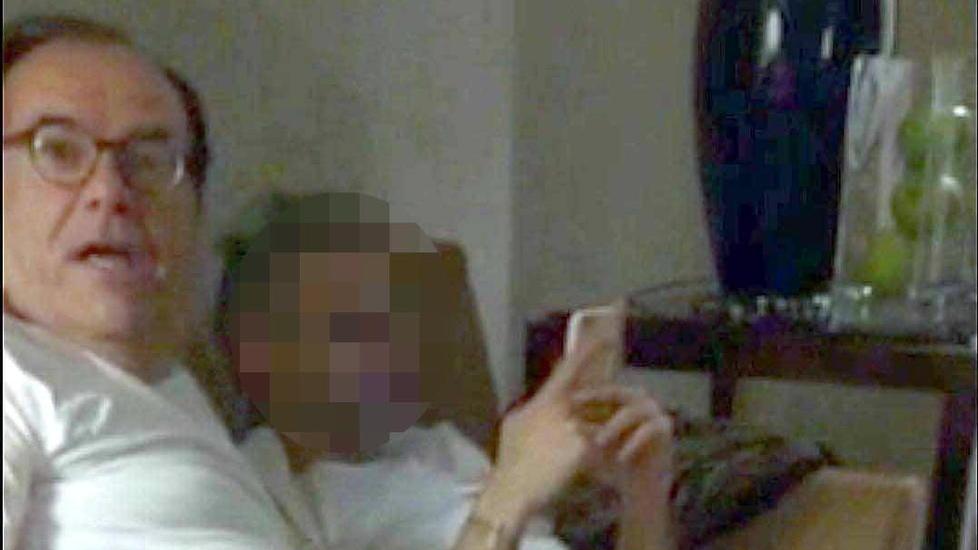 Si spacciava per cardiochirurgo o filantropo e comprava cocaina ai suoi giovani escort