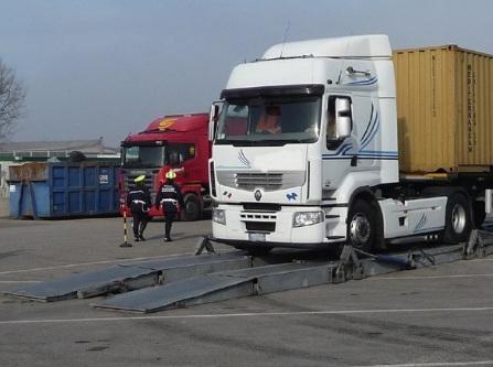 Vigili, controlli a tappeto su camion e ristoranti 