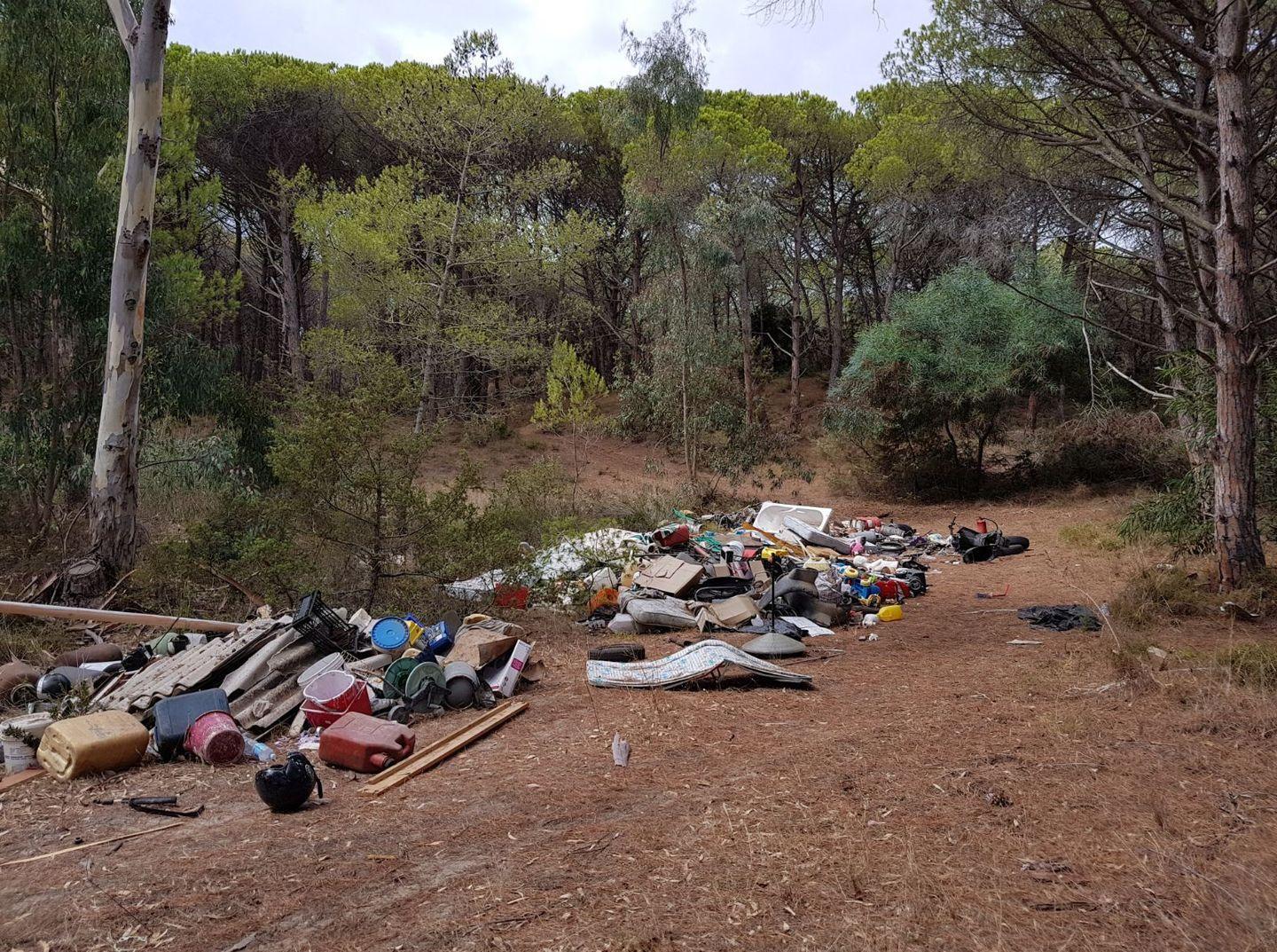 Platamona, discarica abusiva in una zona di conservazione