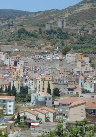 Bosa, una famiglia alla disperata ricerca di un’abitazione 