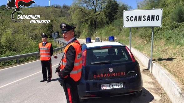 I carabinieri durante i controlli a Scansano