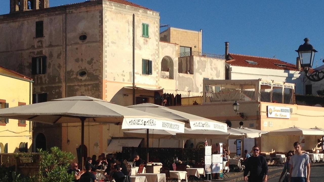 Turismo, dopo l’estate boom gli hotel di Alghero sono semivuoti 