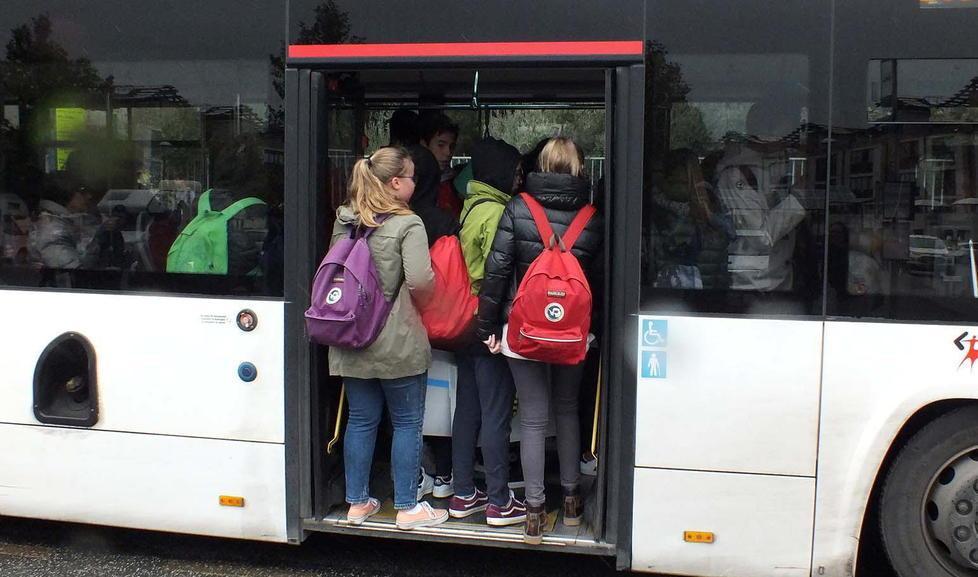 Studenti lasciati a piedi dal bus 