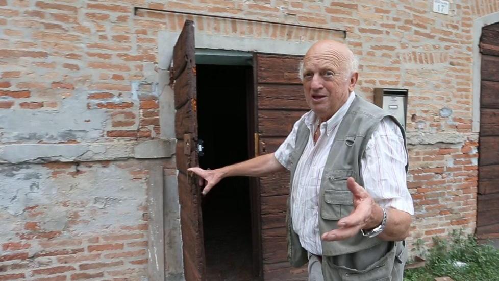 Castelfranco, anziano rapinato e aggredito in casa