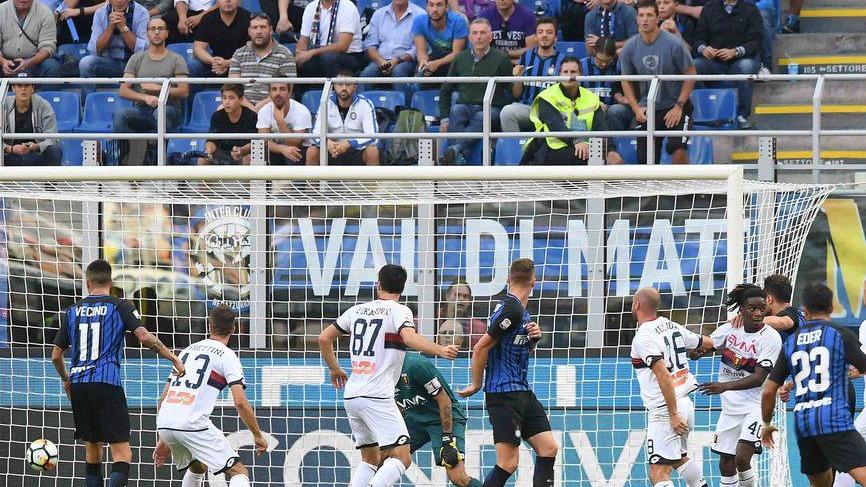 L’Inter non brilla ma vince con il Genoa