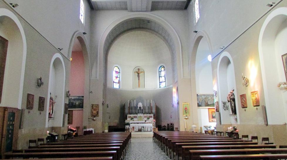 Piove dentro la chiesa In vista lavori urgenti 