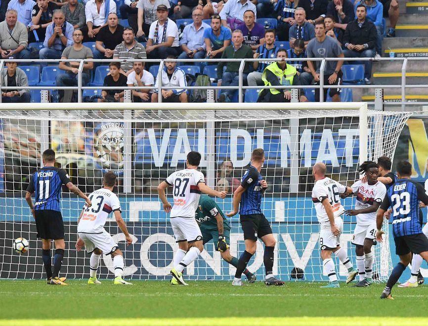 L’Inter non brilla ma vince con il Genoa 