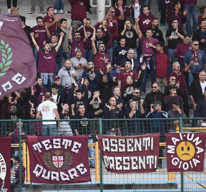 Paura su un pullman di tifosi