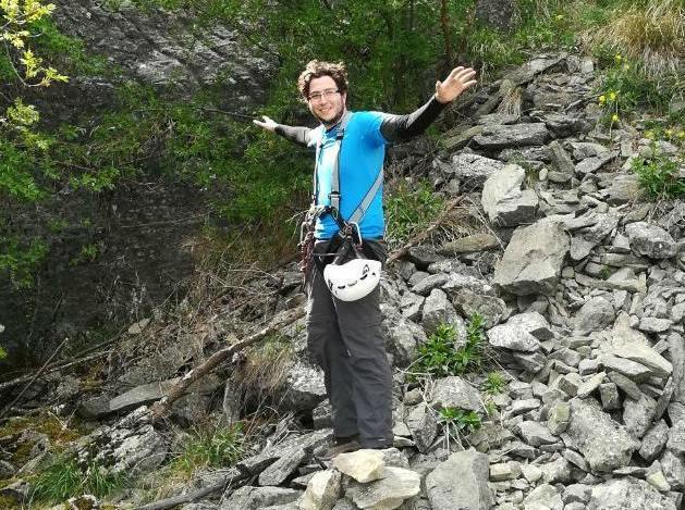 Preghiere per il 23enne precipitato dalla Pietra