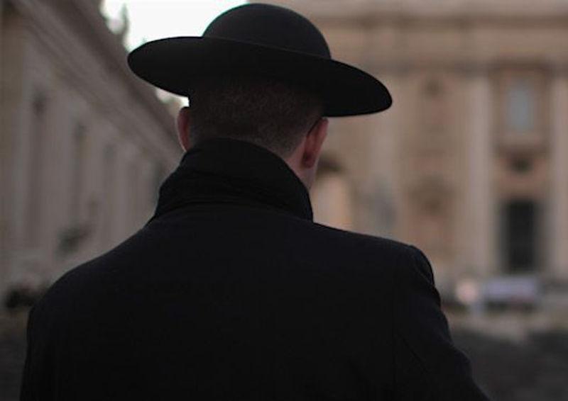 Chiesa, poche offerte dei fedeli: i preti della Sardegna sempre più poveri 