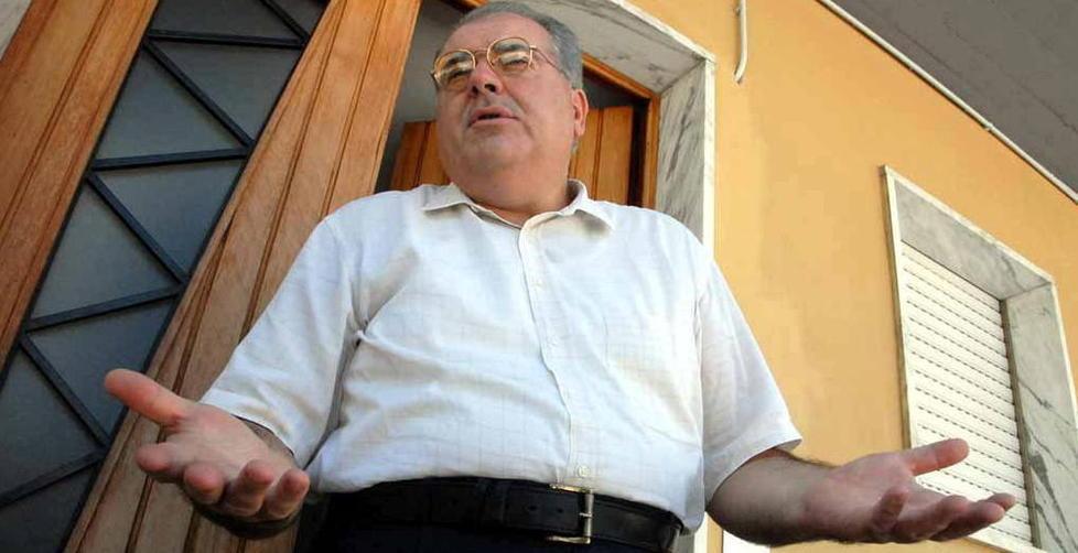 Don Euro, richieste di soldi durante la confessione 