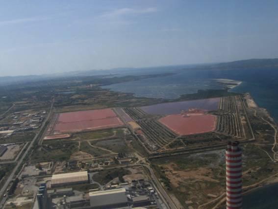 Il bacino dei fanghi rossi a Portoscuso