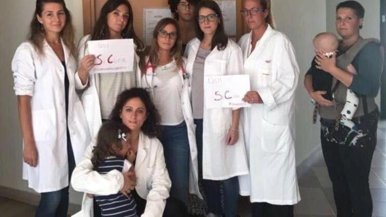 Guardia medica e flash mob «Un plauso alle dottoresse»
