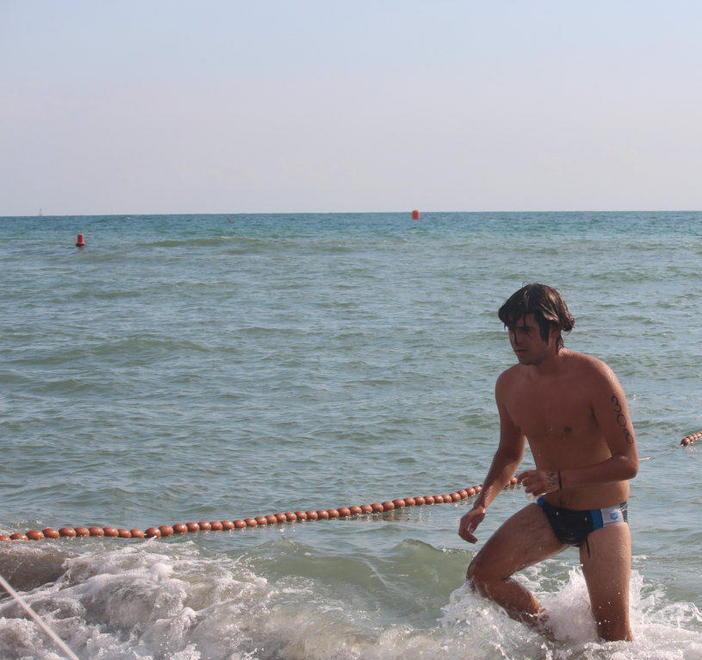 In cinquanta a nuoto per il classico Miglio sotto le Apuane 