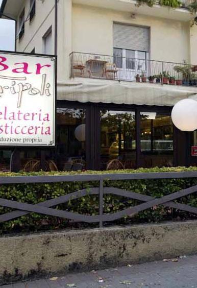 Spariti salumi, alcolici e 450 euro: colpo al bar Tripoli di Marina 