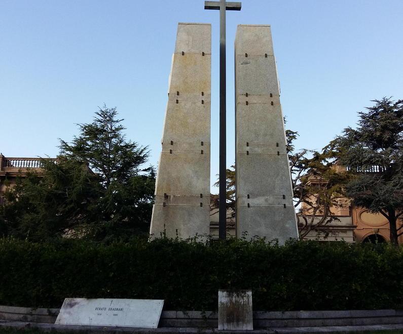 Lapidi dimenticate al mausoleo di Mascagni
