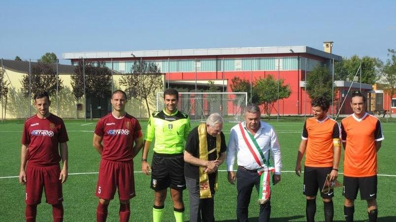 Dalla tendopoli al campo di calcio